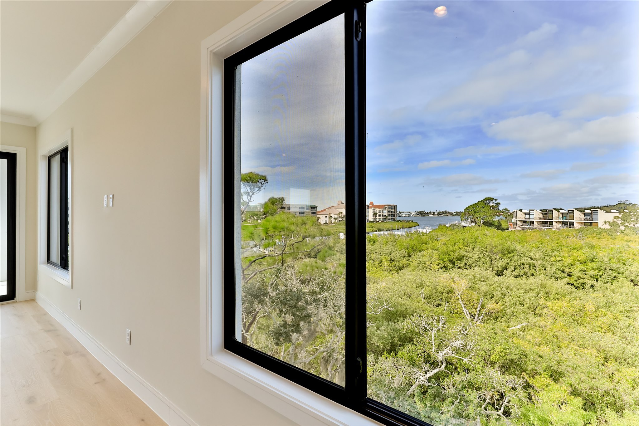 552 S Peninsula also for sale with a different color scheme and view. CHECK IT OUT!